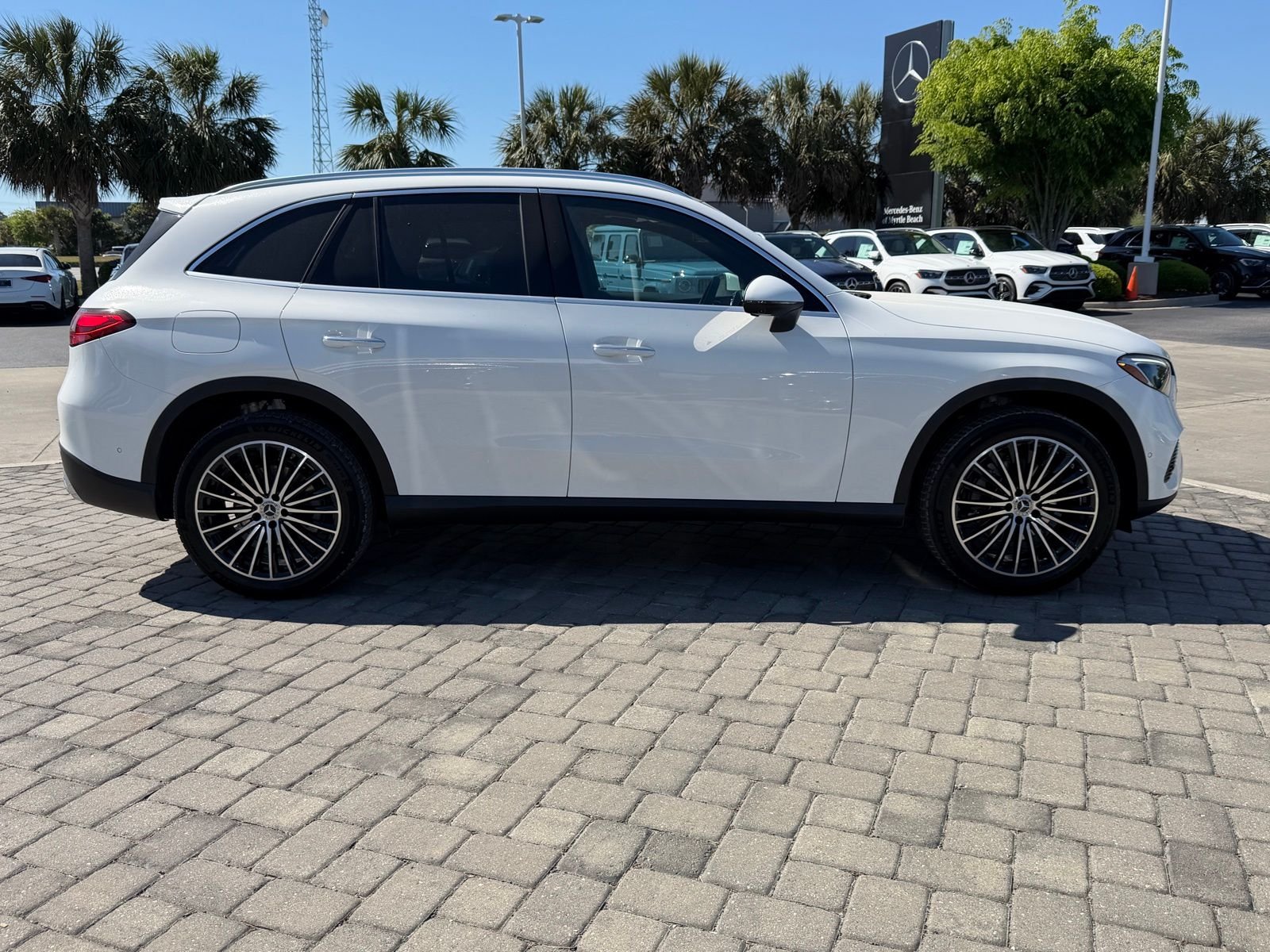 New 2026 Polar White Mercedes-Benz GLC 300 image 8