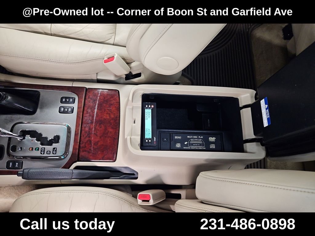Used 2004  Toyota Base image 25