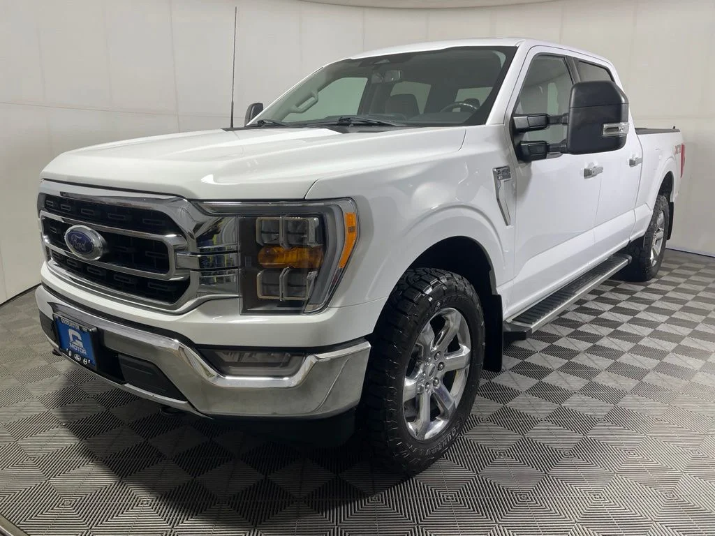 Used 2022 Oxford White Ford XLT image 4
