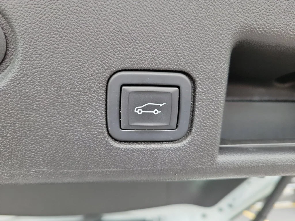 Used 2024 Summit White Chevrolet LT image 13