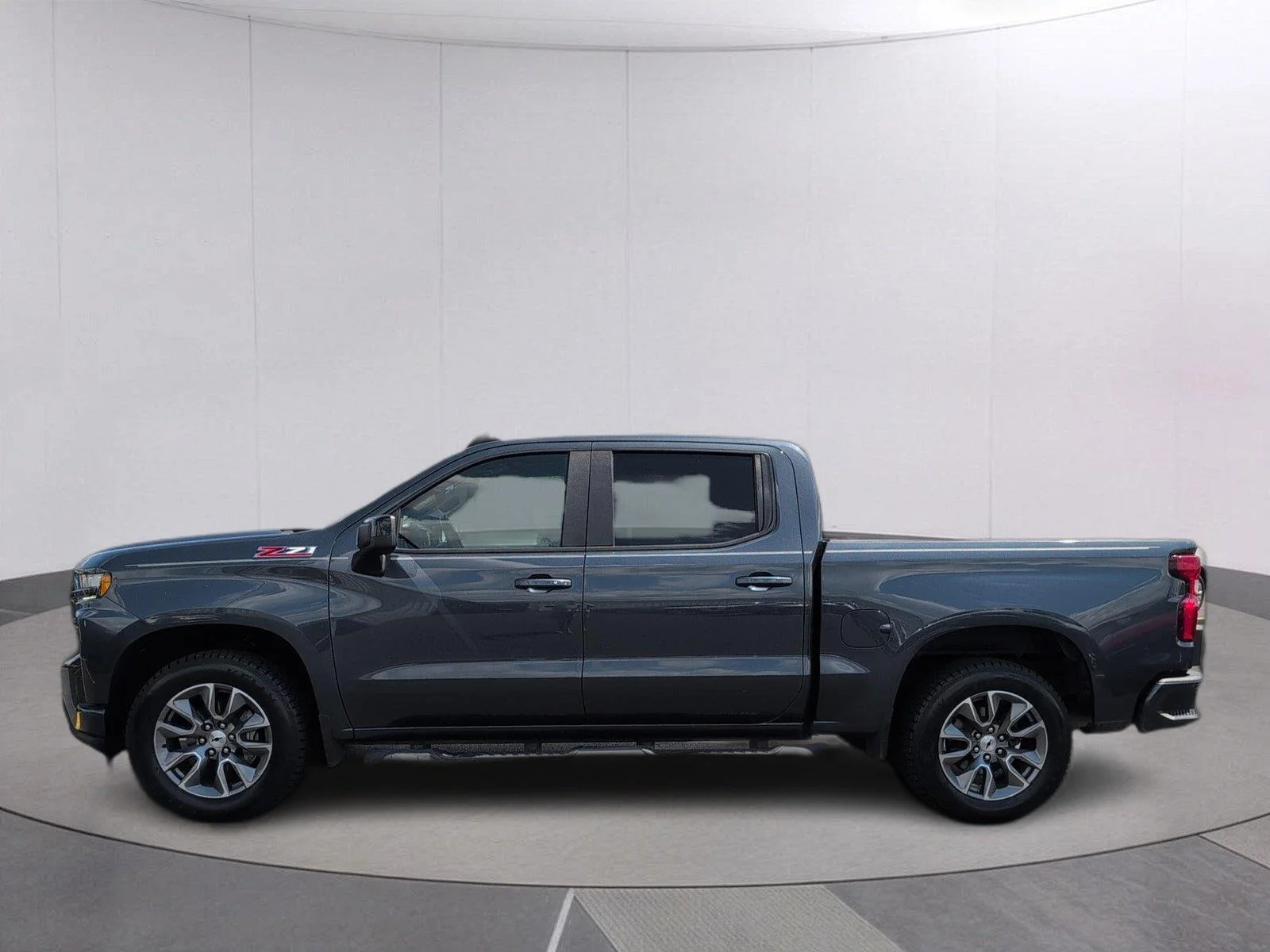 Used 2021 SHADOW GRAY METALLIC Chevrolet RST image 2