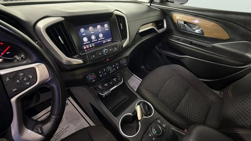 Used 2021 SUMMIT WHITE GMC SLE image 19