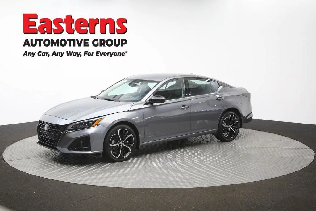 Used 2025 Gray Nissan 2.5 SR image 57
