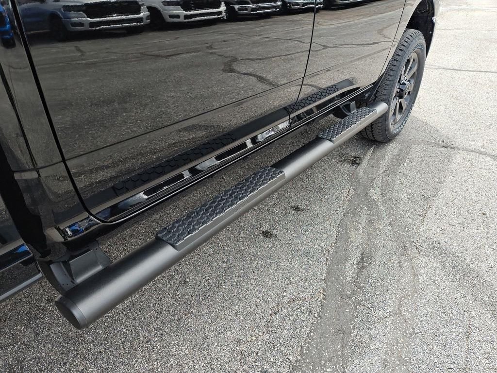 New 2026 Diamond Black Crystal Pearl-Coat Exterior Paint RAM Tradesman image 14