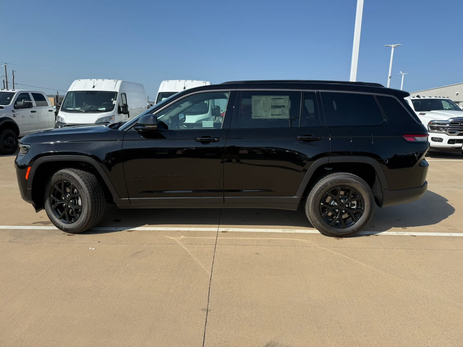 New 2026 Diamond Black Crystal Pearlcoat Jeep Laredo Altitude image 9