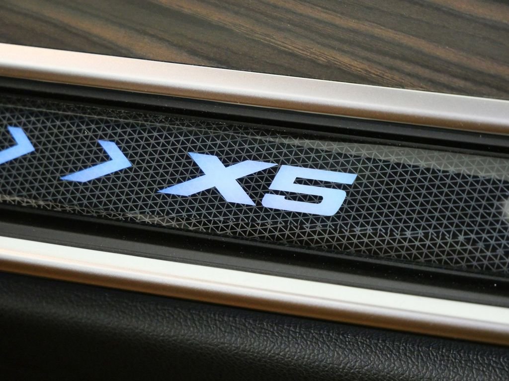 Used 2026 Mineral White Metallic BMW xDrive50e image 25