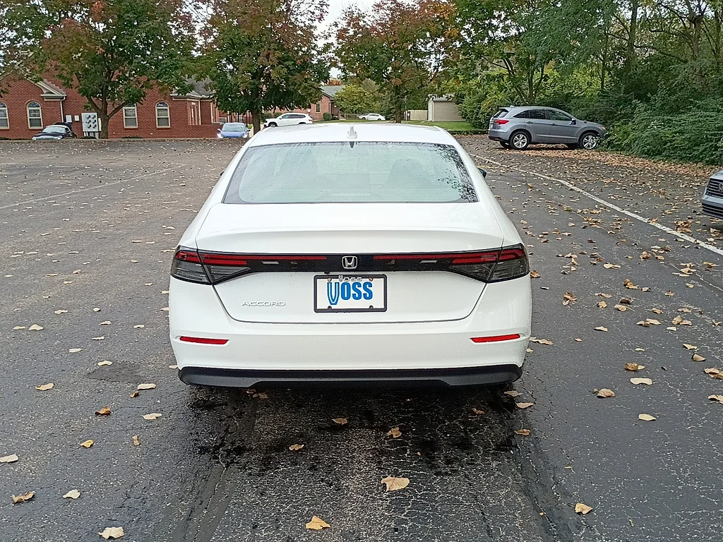 Certified Used 2023 WHITE Honda EX image 4