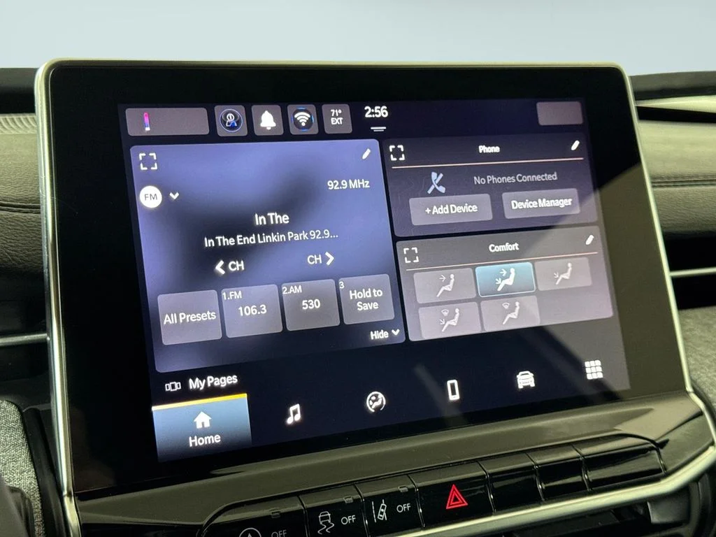 Used 2024 Silver Jeep Latitude image 20