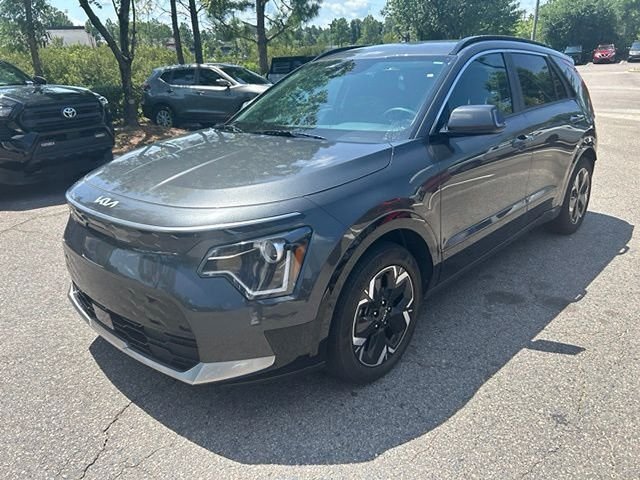 Used 2024 Gray Kia Wind image 6