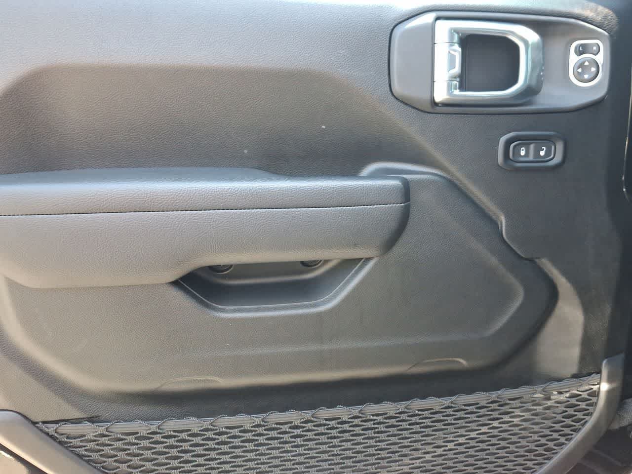 Certified Used 2025 Black Clearcoat Jeep Mojave image 16