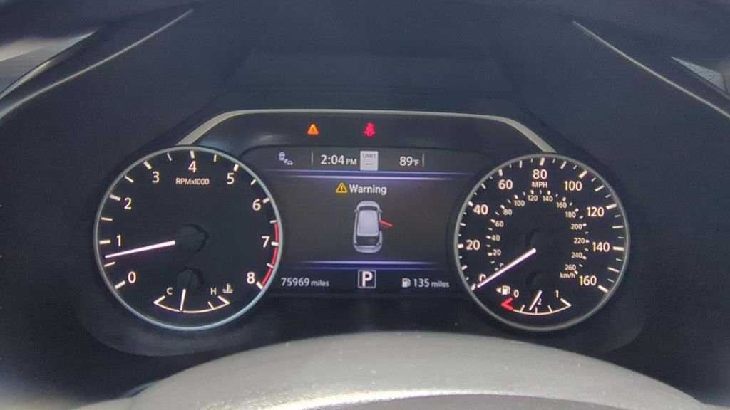 Used 2019 White Nissan Platinum image 23