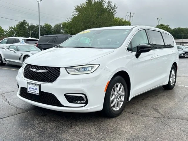 Used 2024 Bright White Clearcoat Chrysler Touring L image 5
