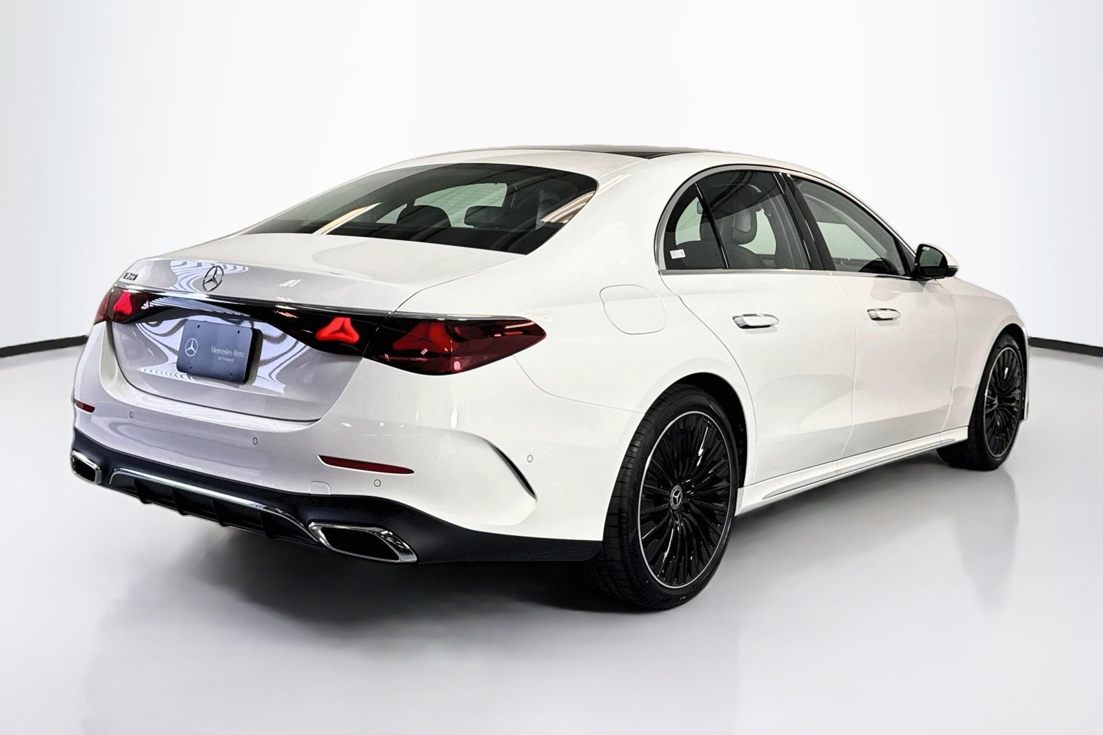New 2027 Polar White Mercedes-Benz E 350 image 5