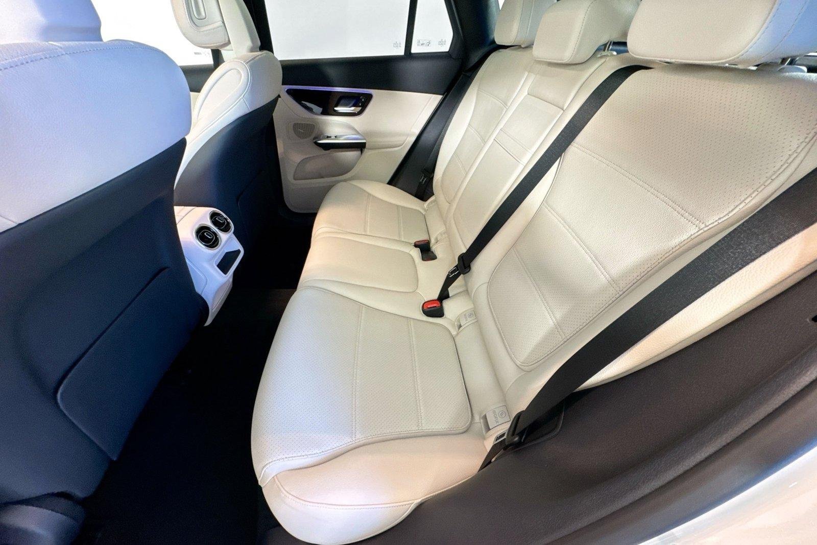New 2026 Polar White Mercedes-Benz GLC 300 image 21