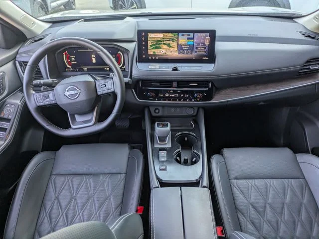 Used 2025 Gold Nissan Platinum image 16