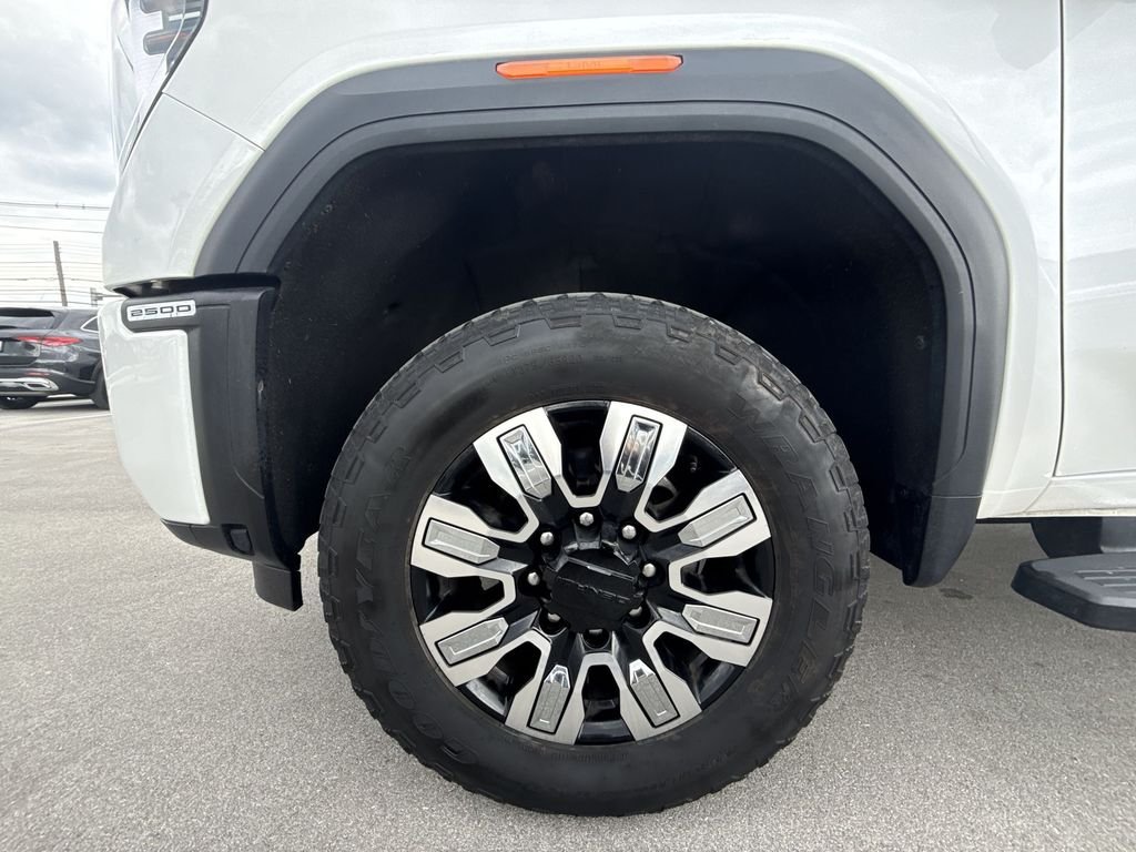 Used 2024 White GMC Denali image 10