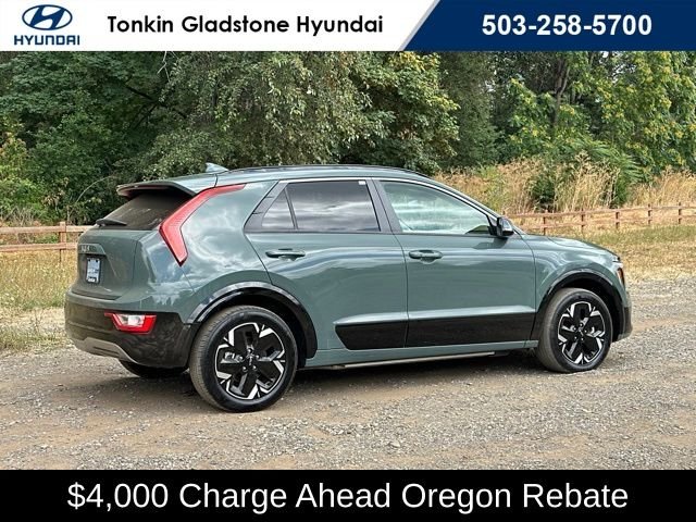 Used 2023 Cityscape Green Kia Wind image 9