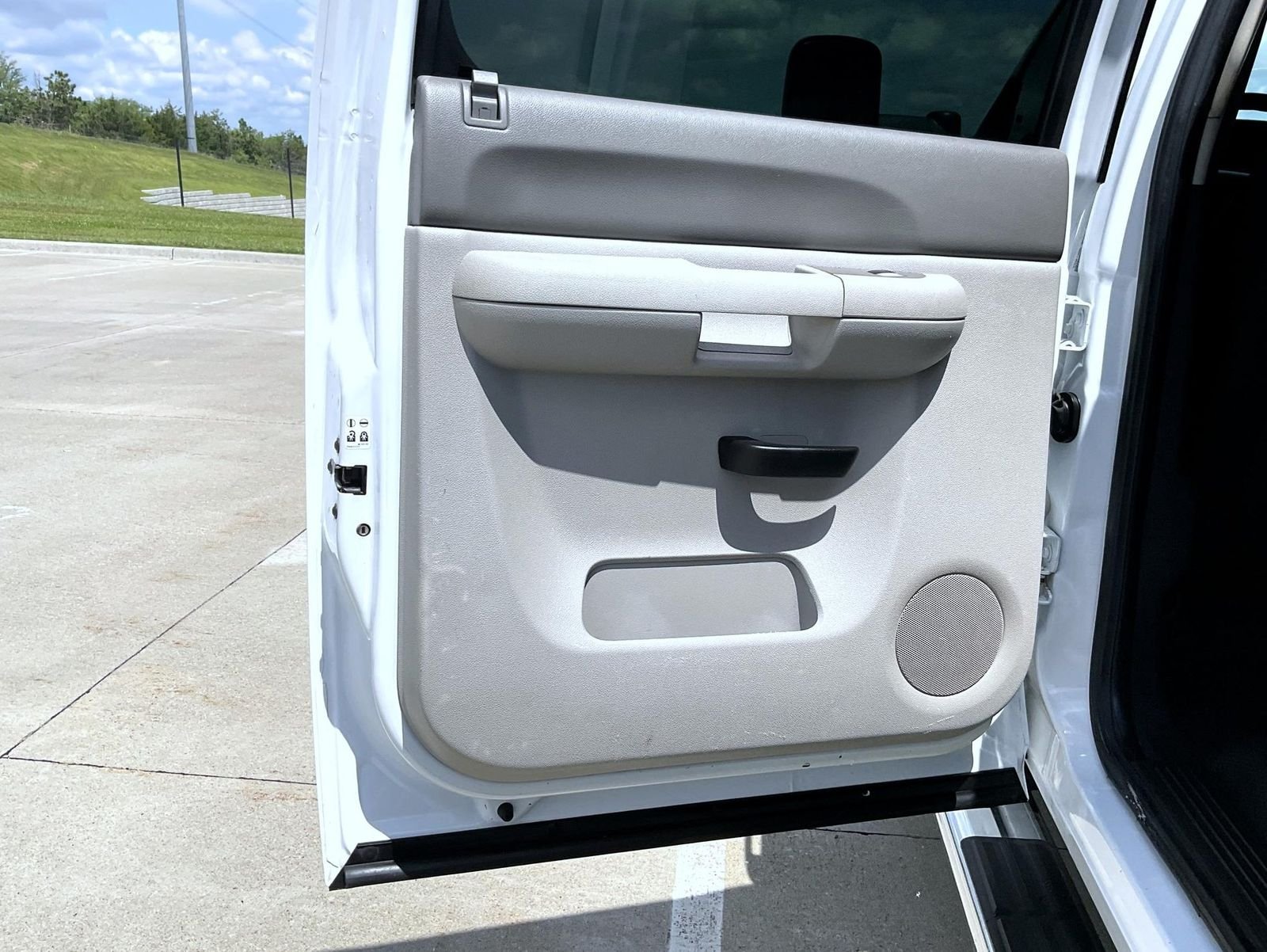 Used 2011 White Chevrolet Work Truck image 18