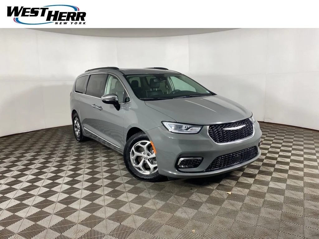 2023 Chrysler Pacifica Limited's photo