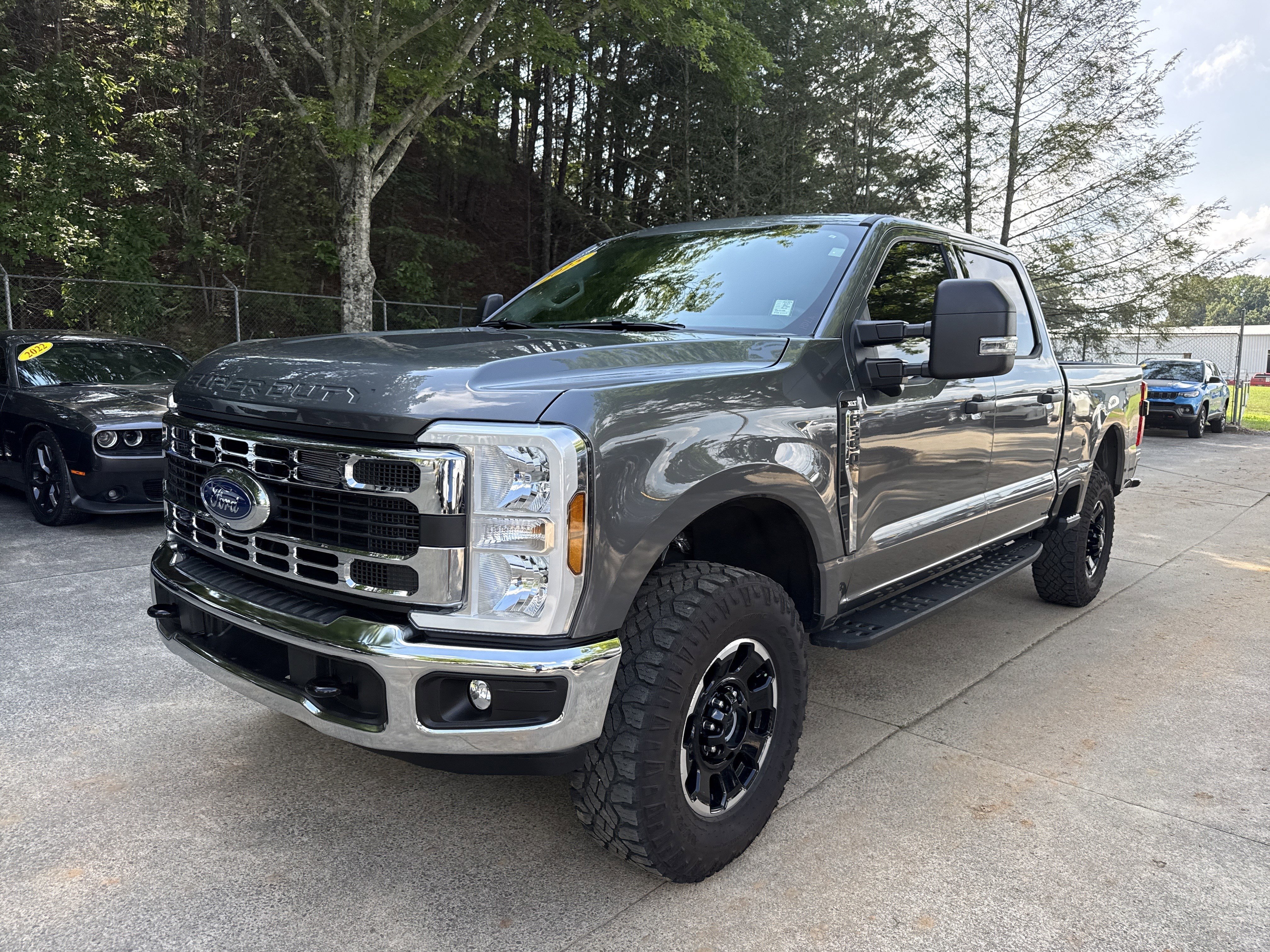 Used 2025 Gray Metallic Ford XLT image 3
