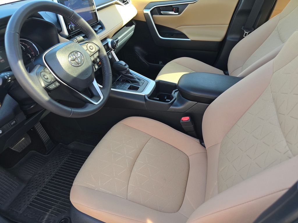 Used 2025 White Toyota XLE image 18