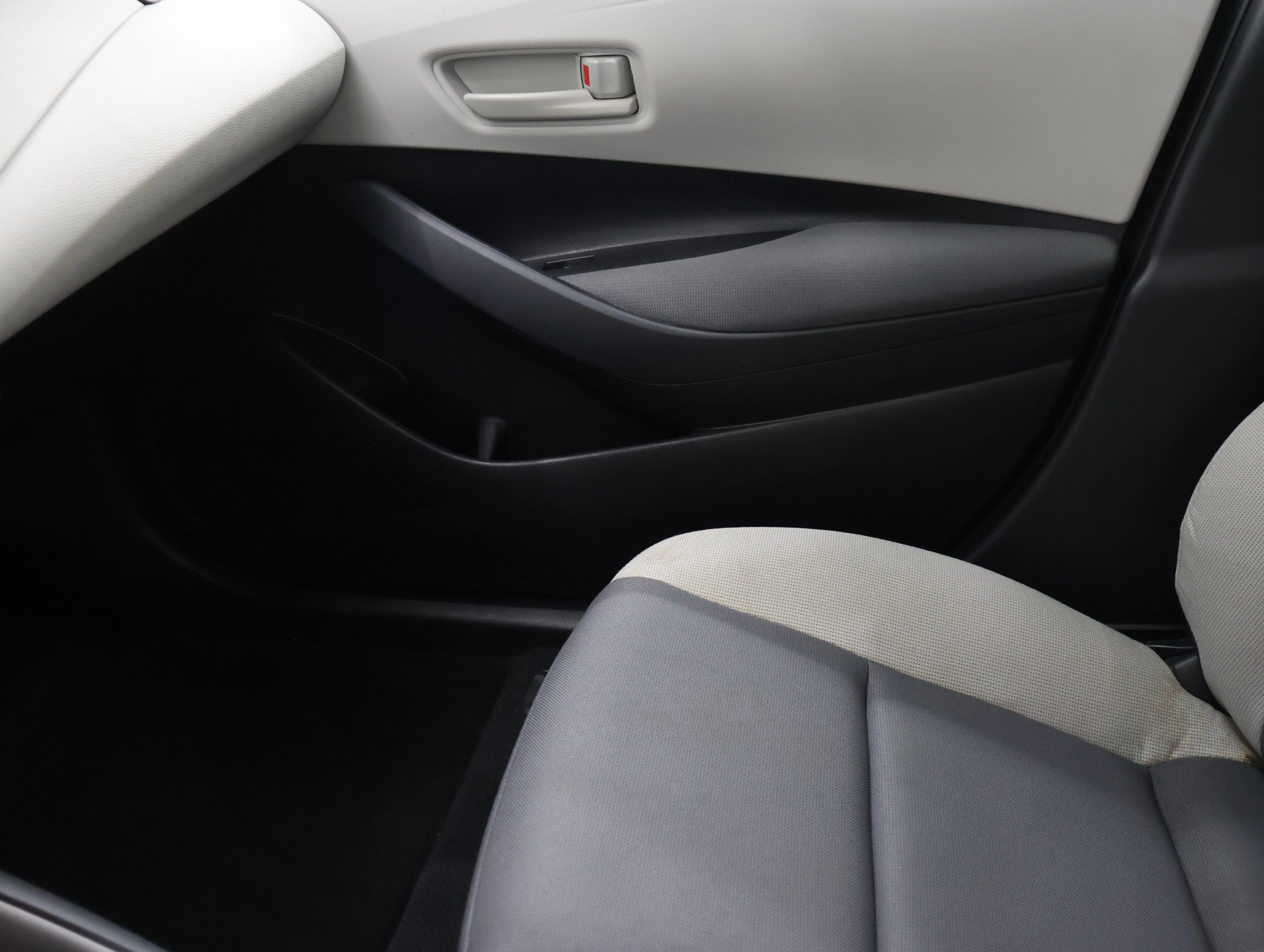 Used 2024 Ice Cap Toyota LE image 13