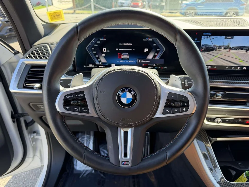 Used 2026 White BMW M60i image 24