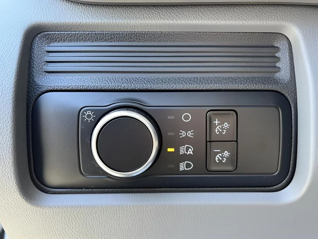 Used 2025 White Ford XL image 17