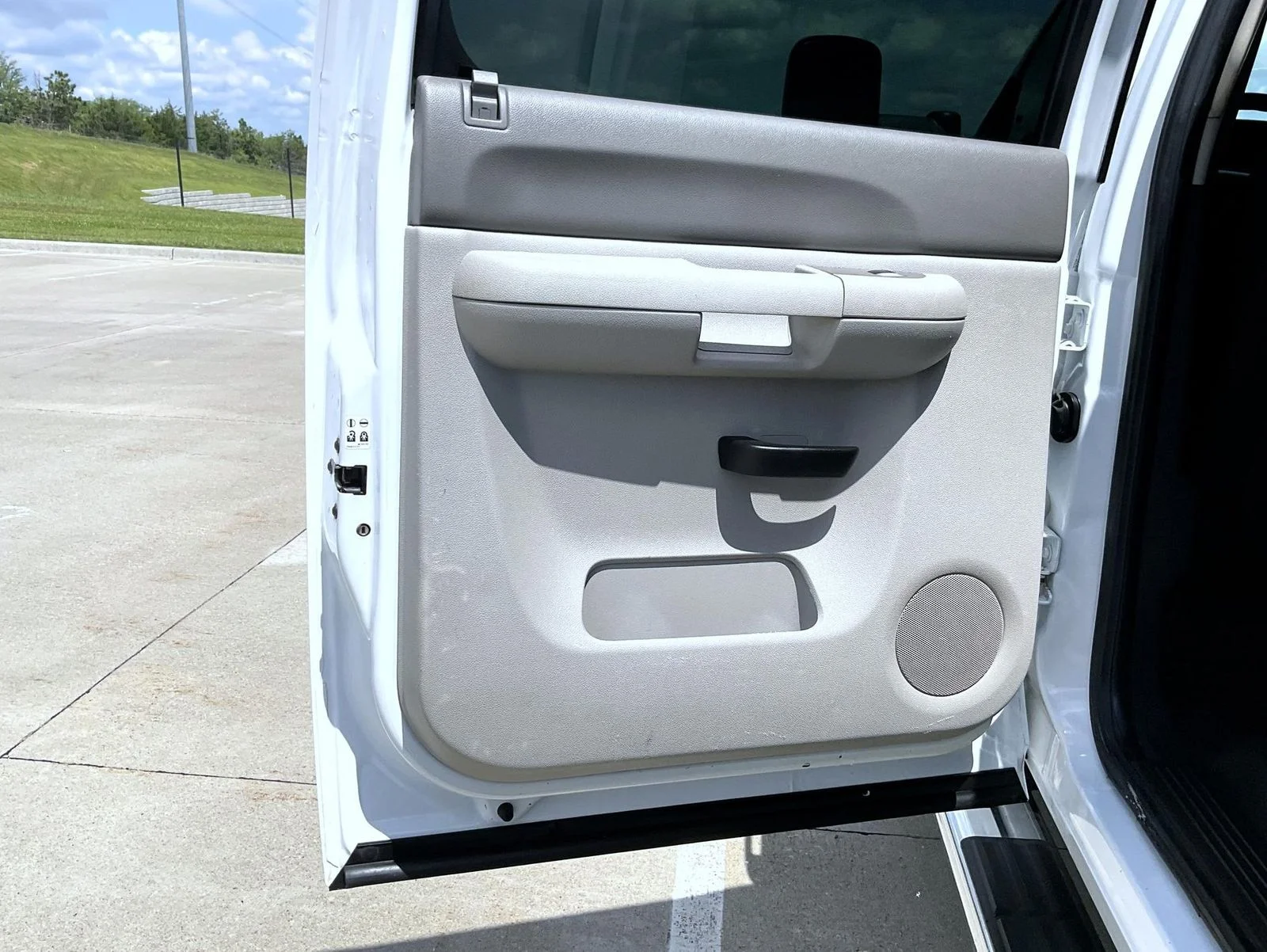Used 2011 White Chevrolet Work Truck image 18