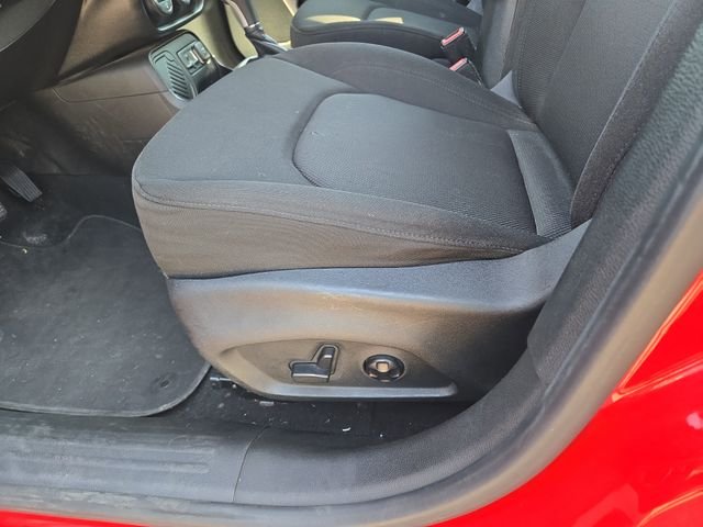 Used 2017 Red Jeep Latitude image 25