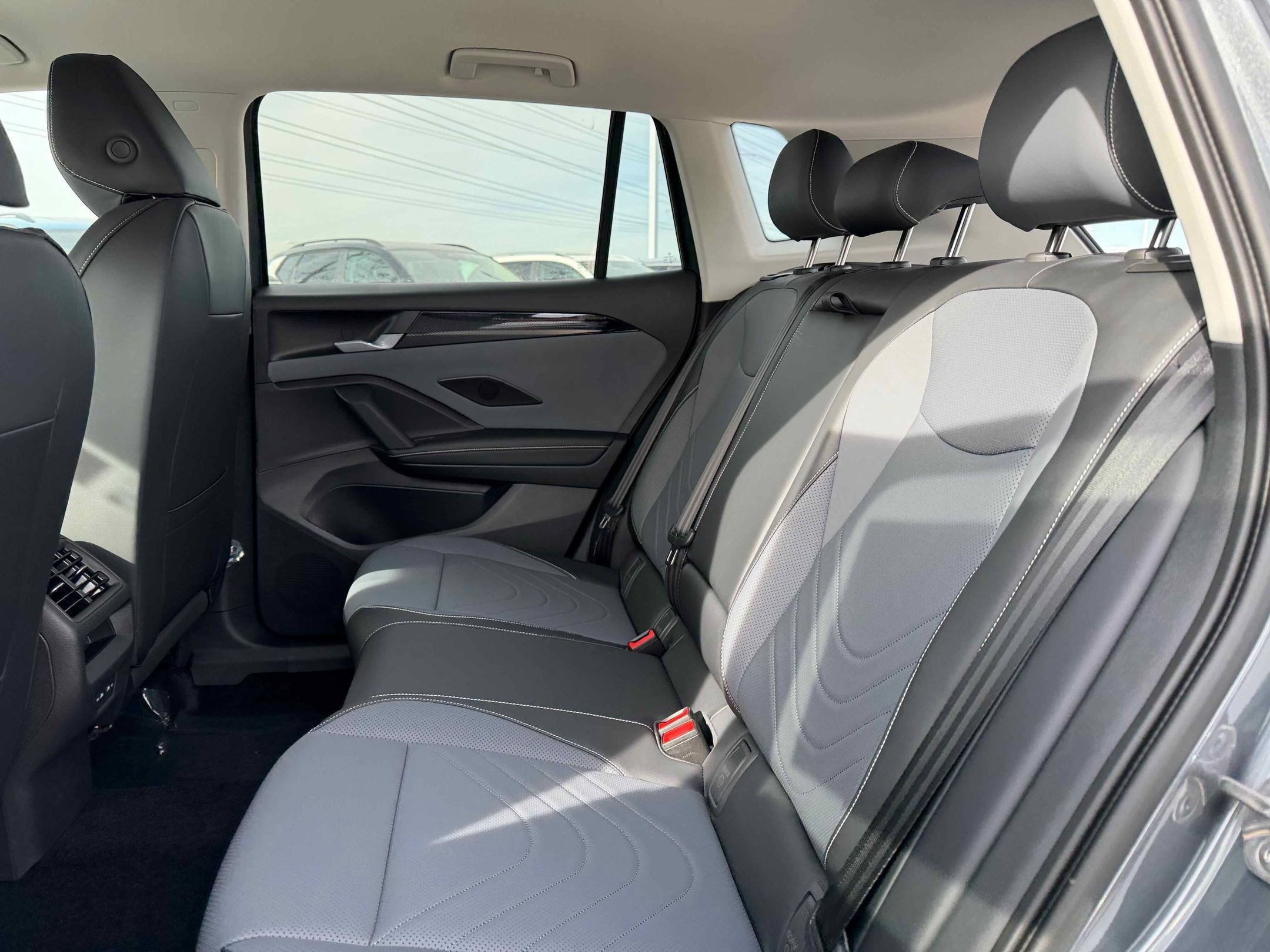 New 2026 Platinum Gray Volkswagen SE image 31