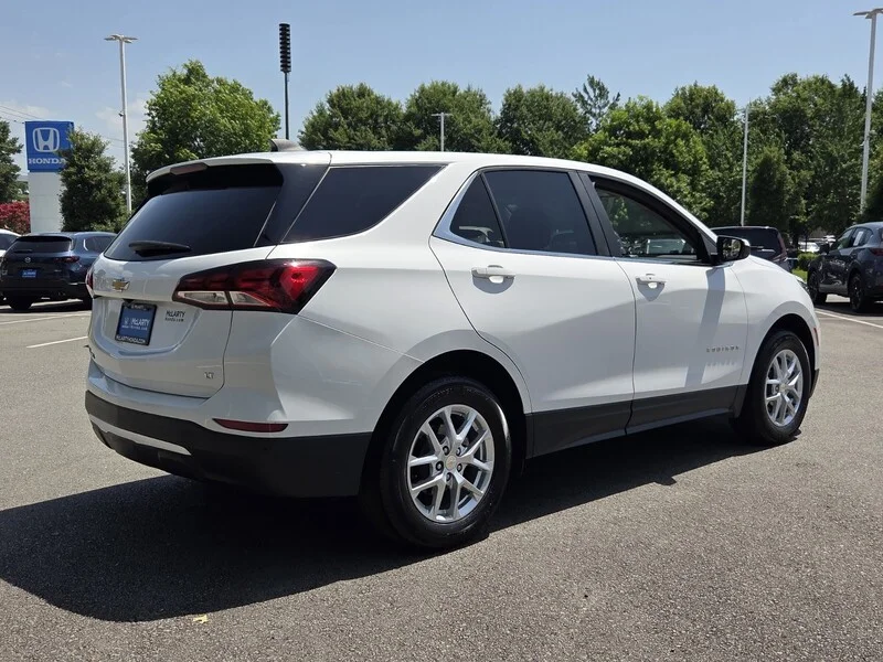 Used 2024 Summit White CHEVROLET LT image 5