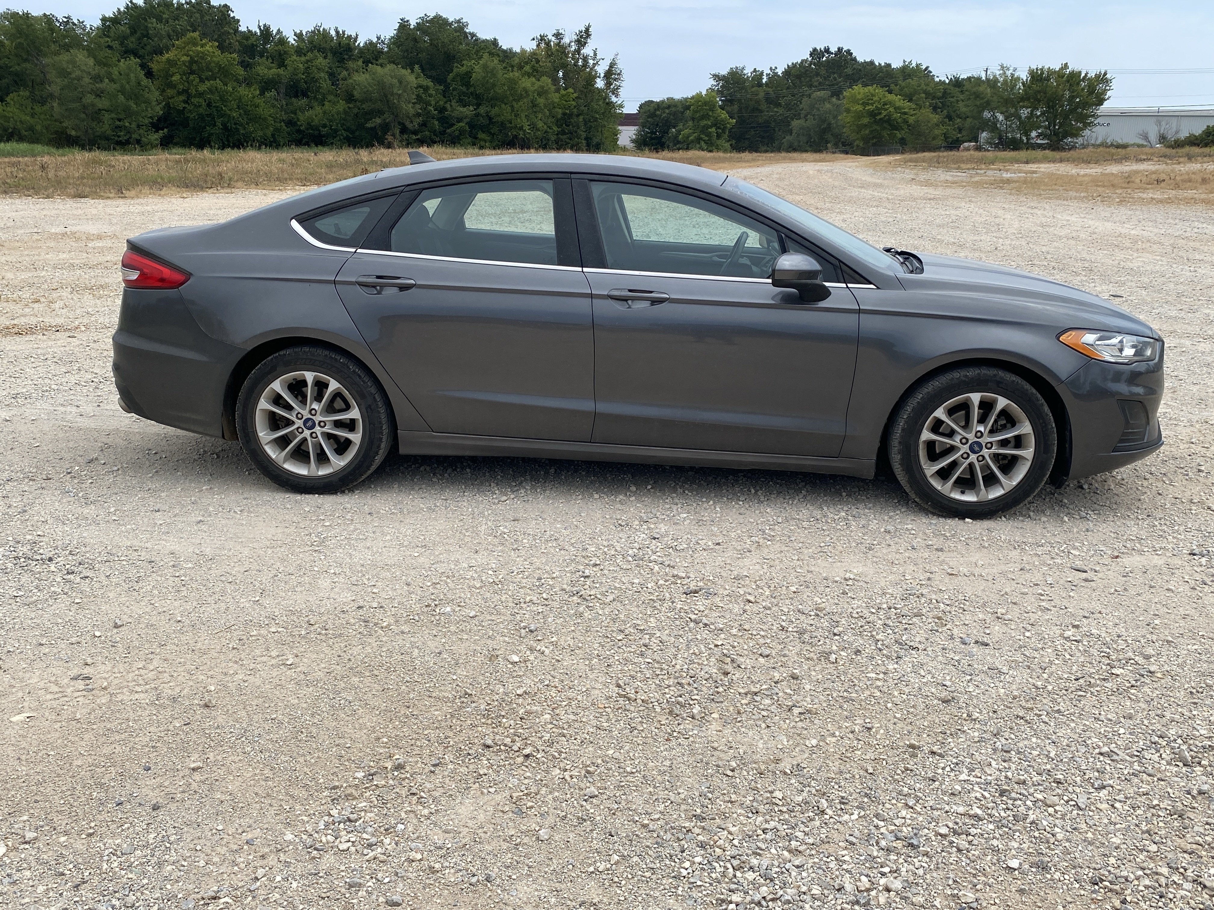 Used 2020  Ford SE image 2