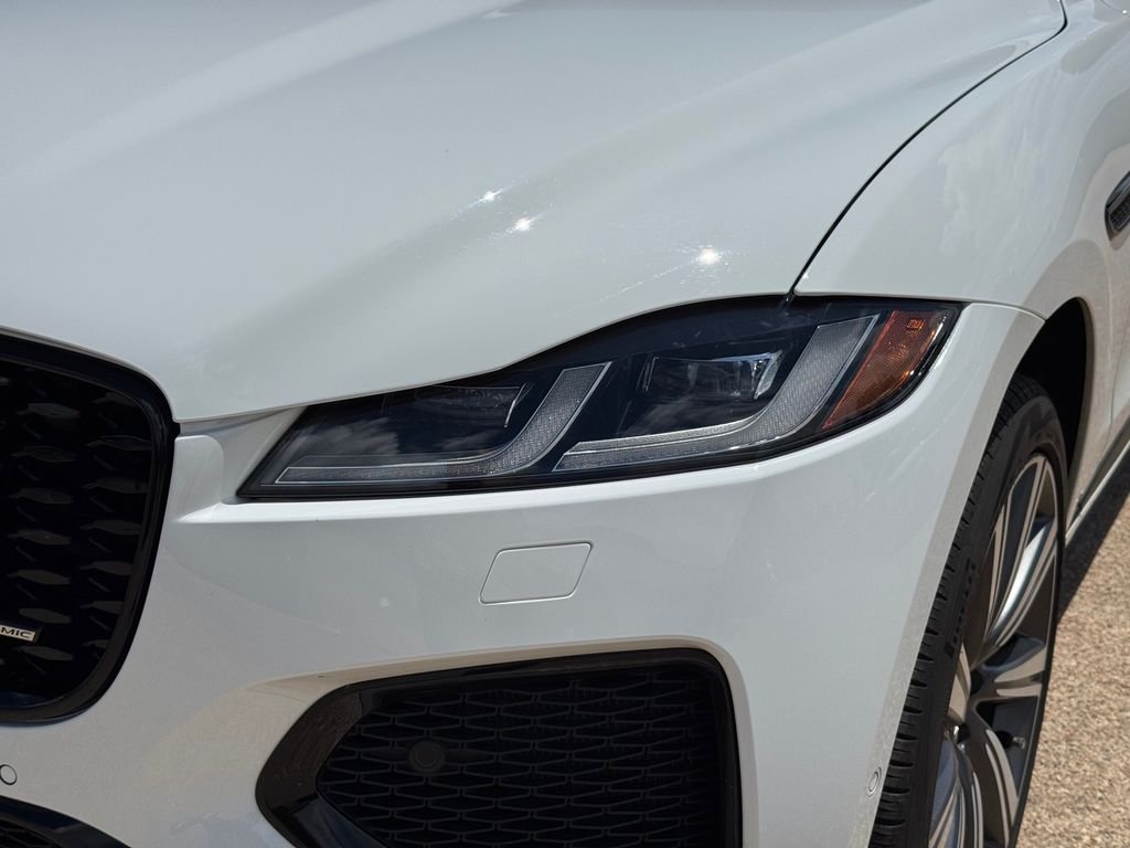 Used 2025 White Jaguar P400 R-Dynamic S image 4