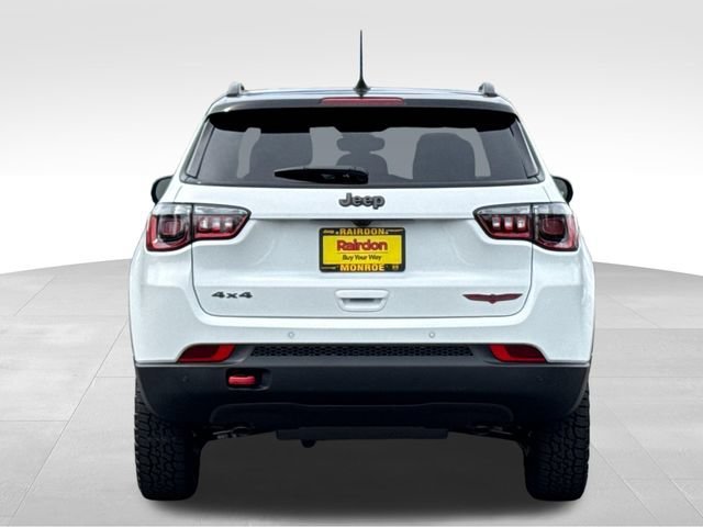 New 2026 Bright White Clear-Coat Exterior Paint Jeep Trailhawk image 6