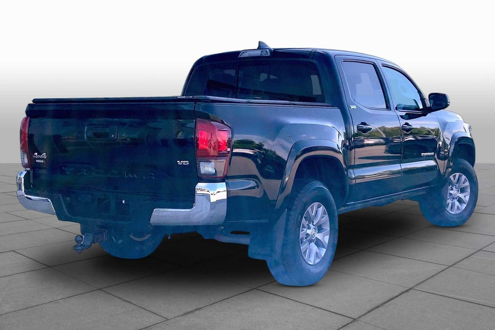 Used 2019 Midnight Black Metallic Toyota SR5 image 13
