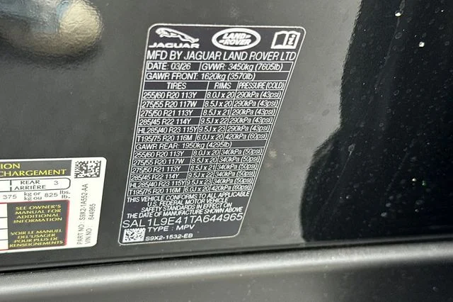 New 2026 Santorini Black Land Rover Dynamic SE image 27