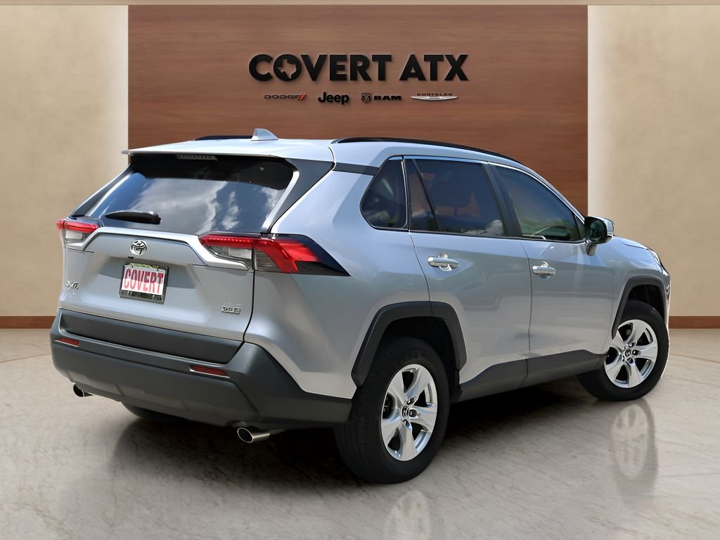 Used 2019 Silver Toyota XLE image 5