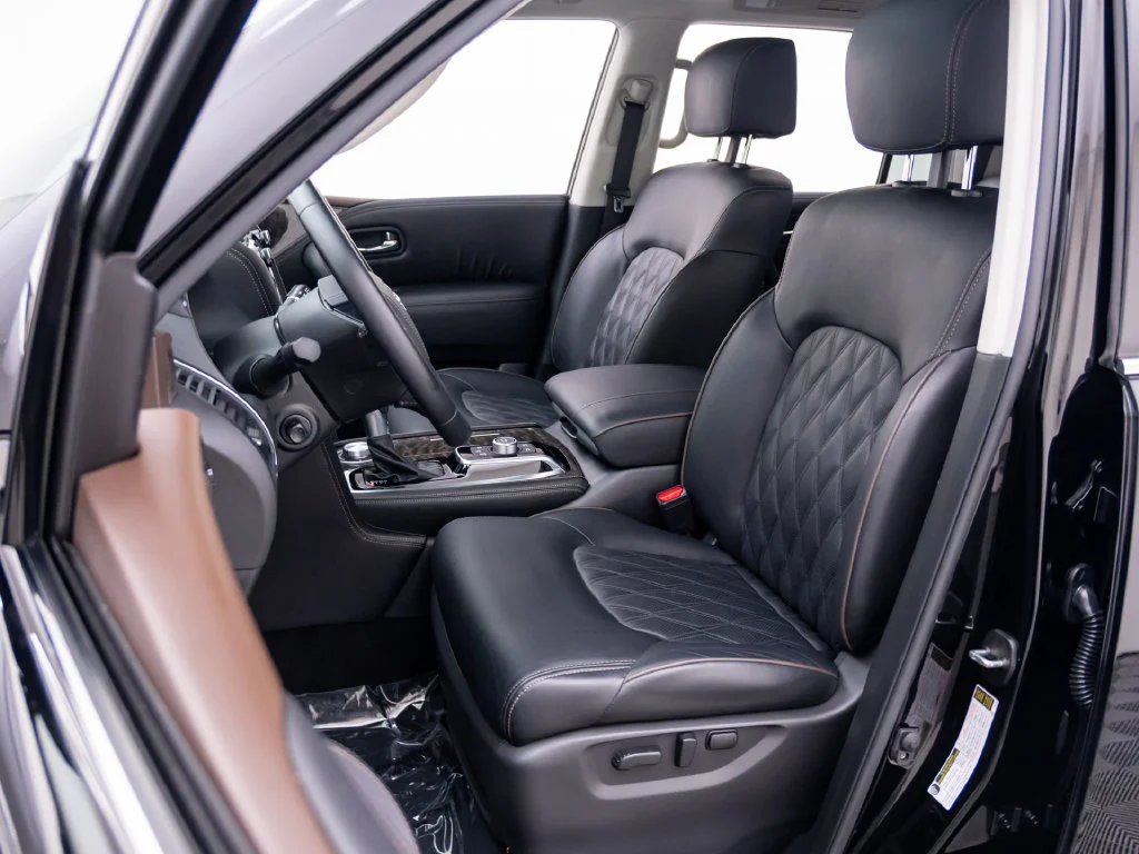 Used 2023 Black Nissan Platinum image 17