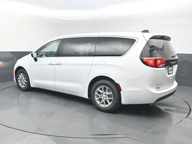 New 2027 Bright White Clear-Coat Exterior Paint Chrysler LX image 3