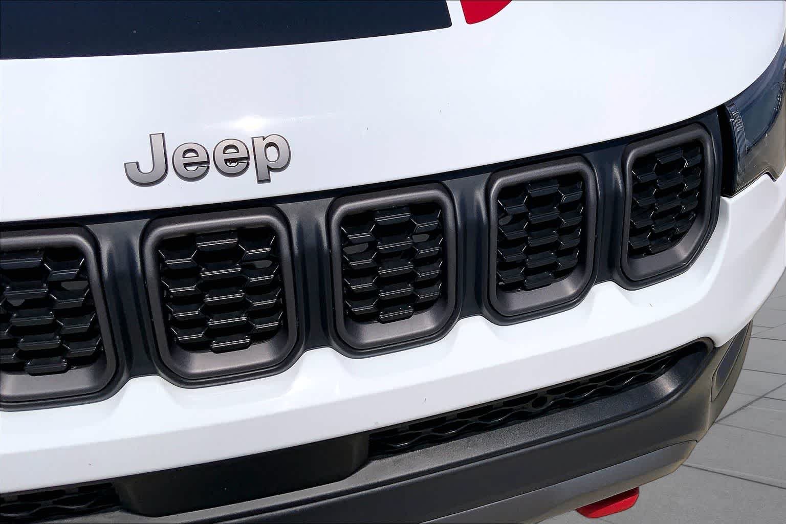 Used 2026 Bright White Clearcoat Jeep Trailhawk image 29