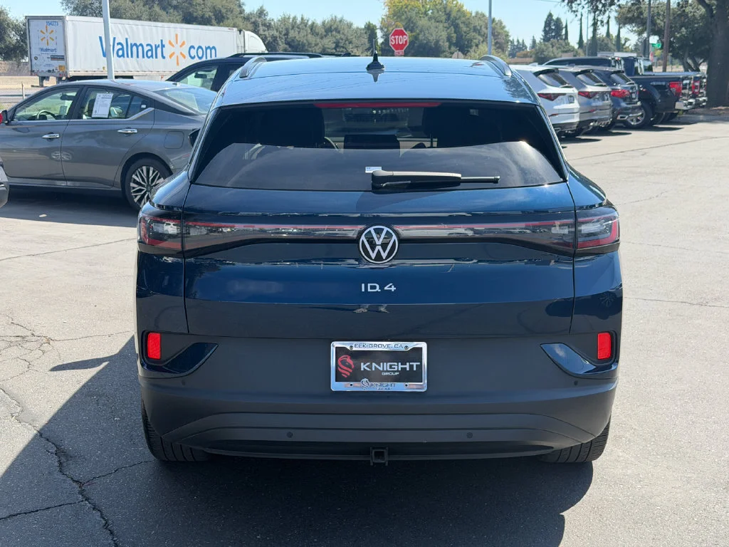 Used 2023 Tourmaline Blue Metallic w/Black Roof Volkswagen Pro image 7