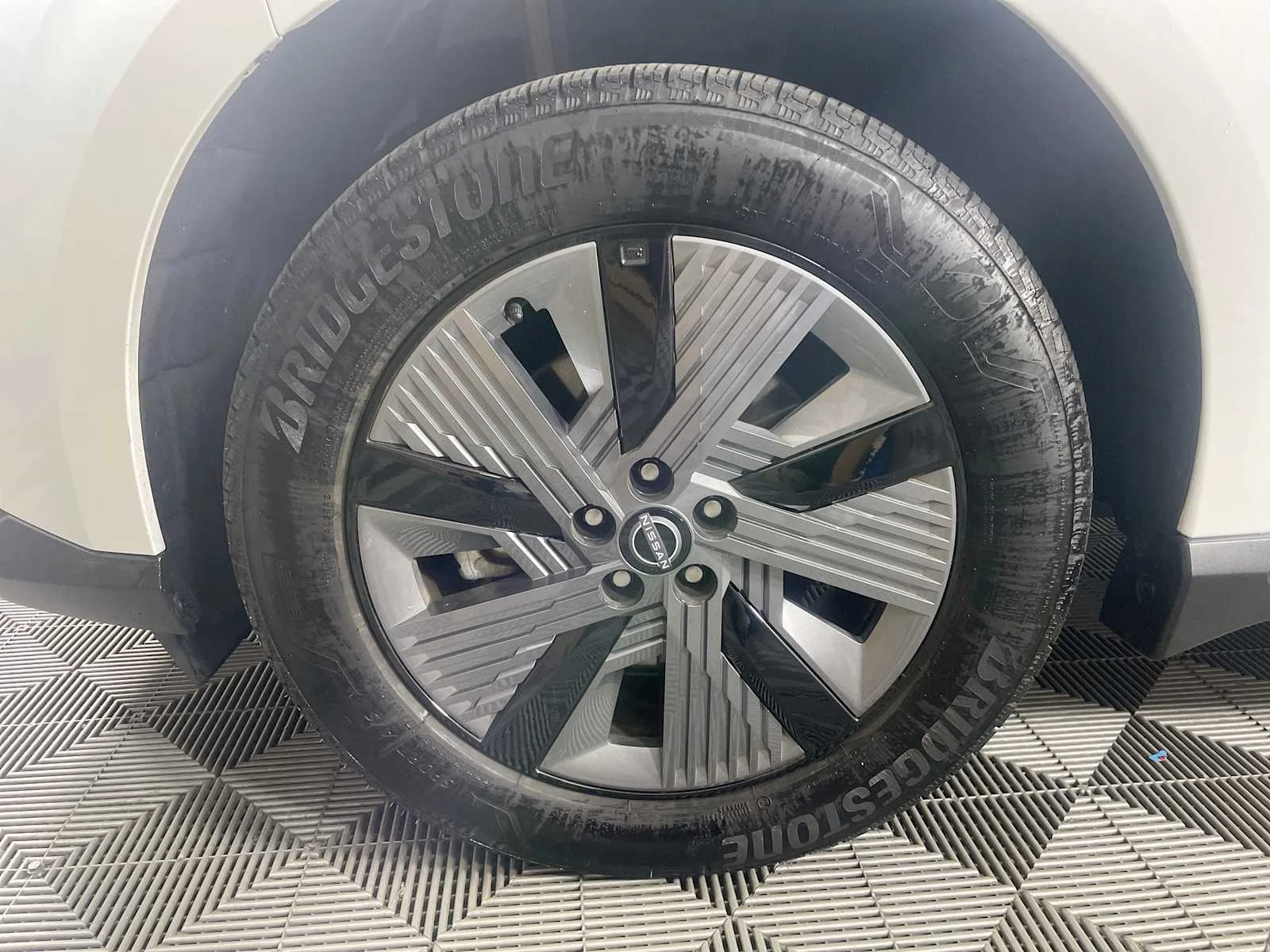 Certified Used 2025 Everest White Pearl Tricoat Nissan SL image 31