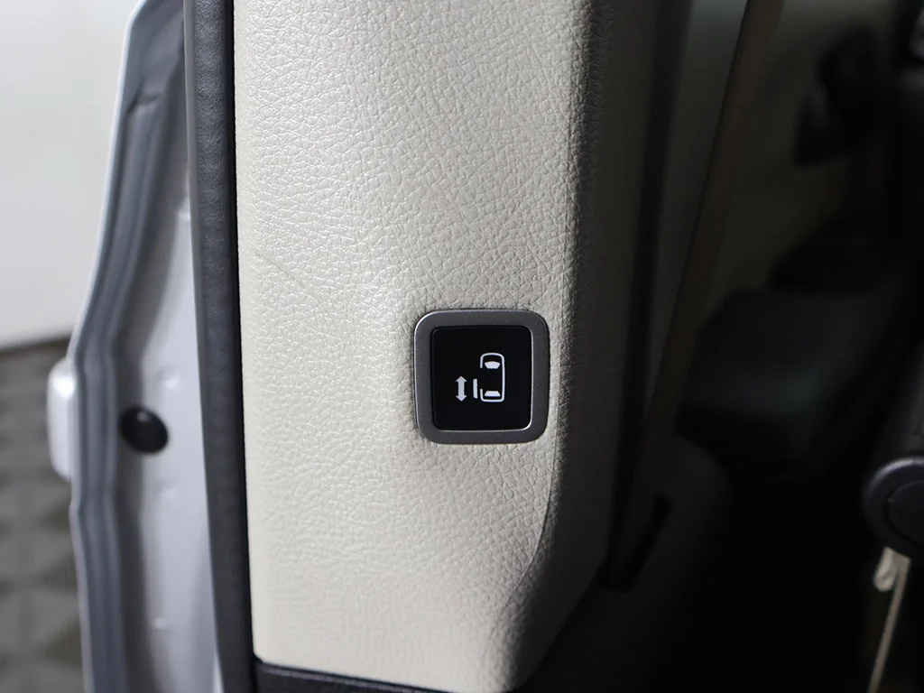 Used 2024 Silver Mist Clearcoat Chrysler Touring L image 28