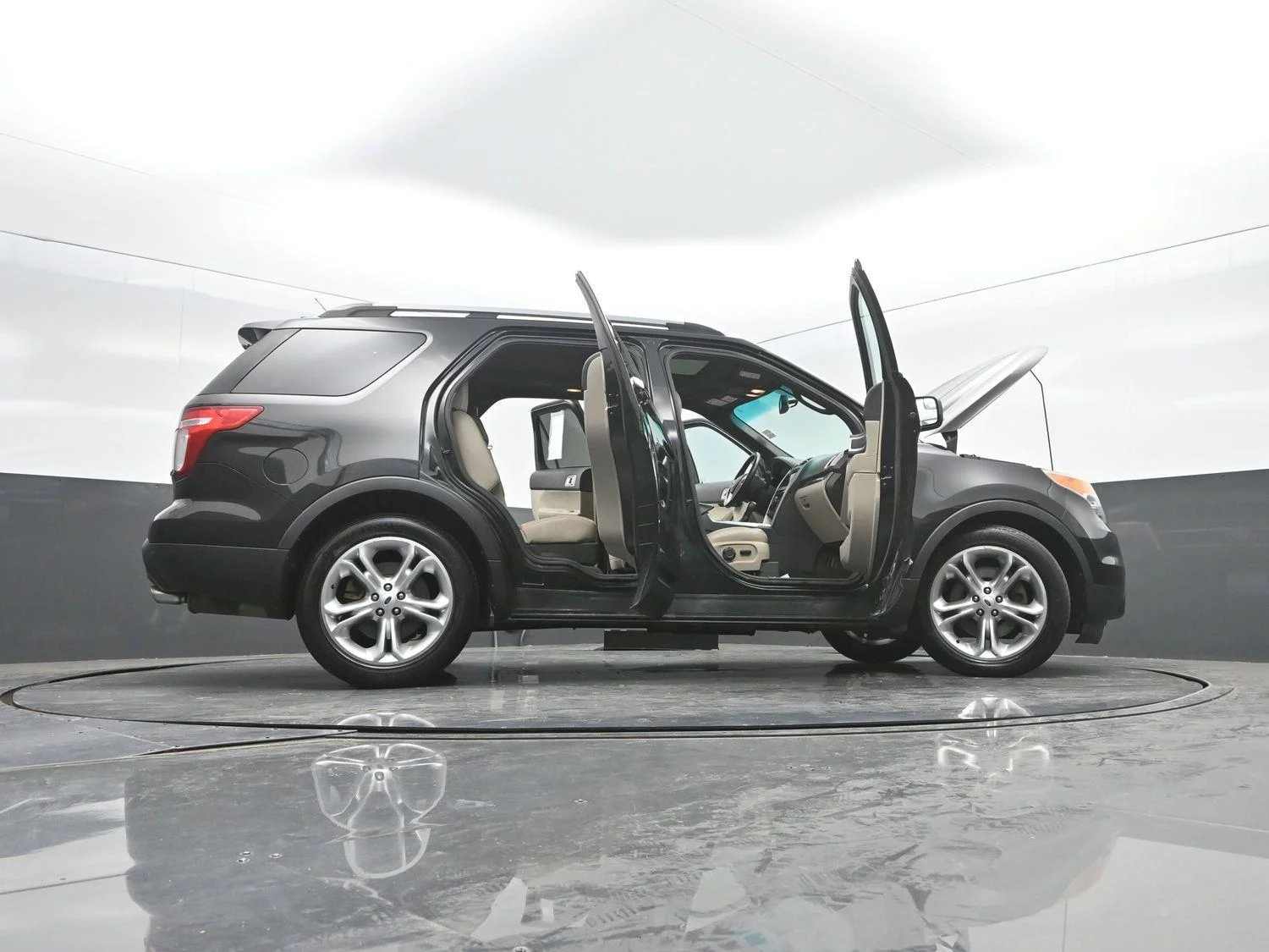 Used 2015 Tuxedo Black Metallic Ford Limited image 48