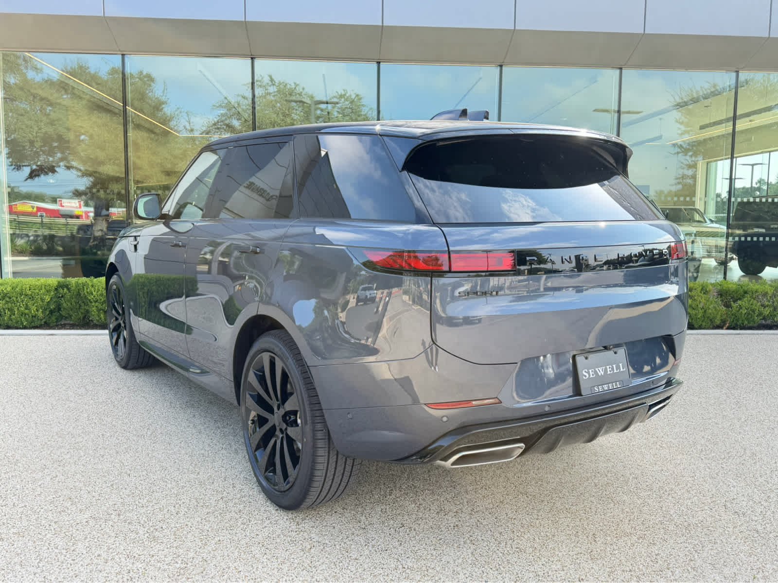 New 2026 Varesine Blue Land Rover Dynamic SE image 6