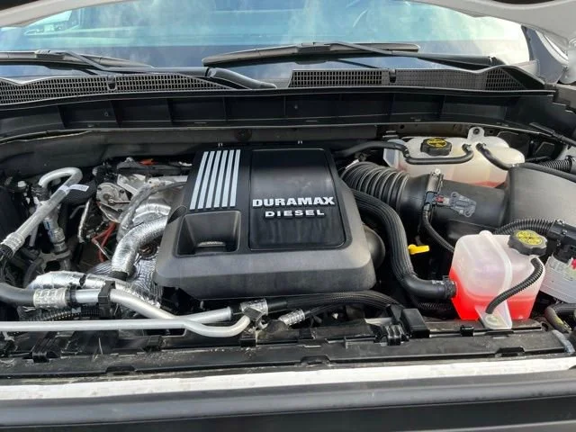 Used 2025 Summit White GMC AT4 image 29