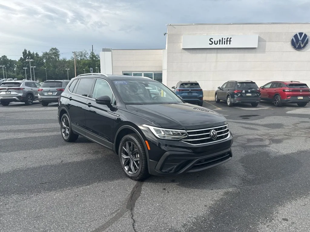 Certified Used 2022 Black Volkswagen 2.0T SE image 5