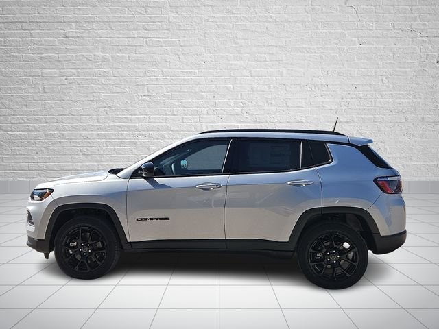 New 2026 Silver Zynith Metallic Clear-Coat Exterior Paint Jeep Latitude image 2