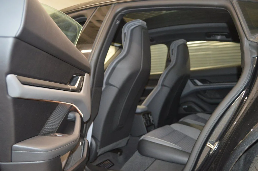 Used 2025 Slate Grey Neo Porsche 4 image 36